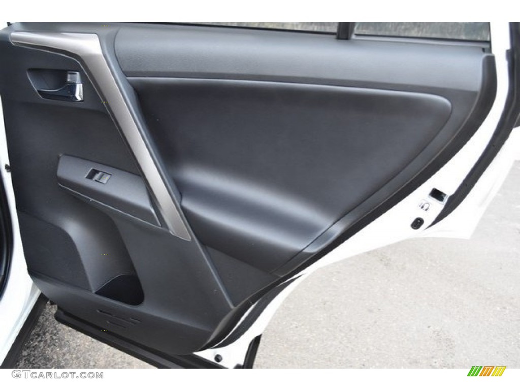2018 RAV4 XLE - Super White / Black photo #23