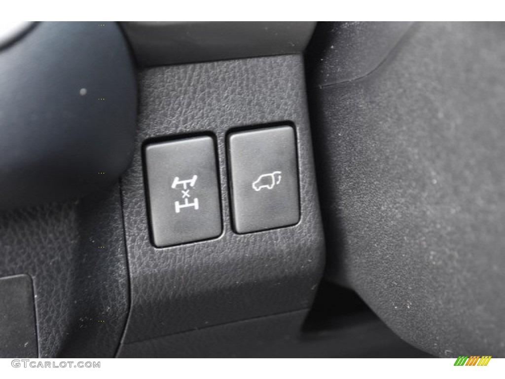 2018 RAV4 XLE - Super White / Black photo #28