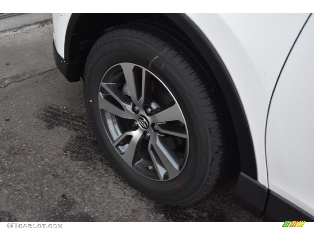 2018 RAV4 XLE - Super White / Black photo #32