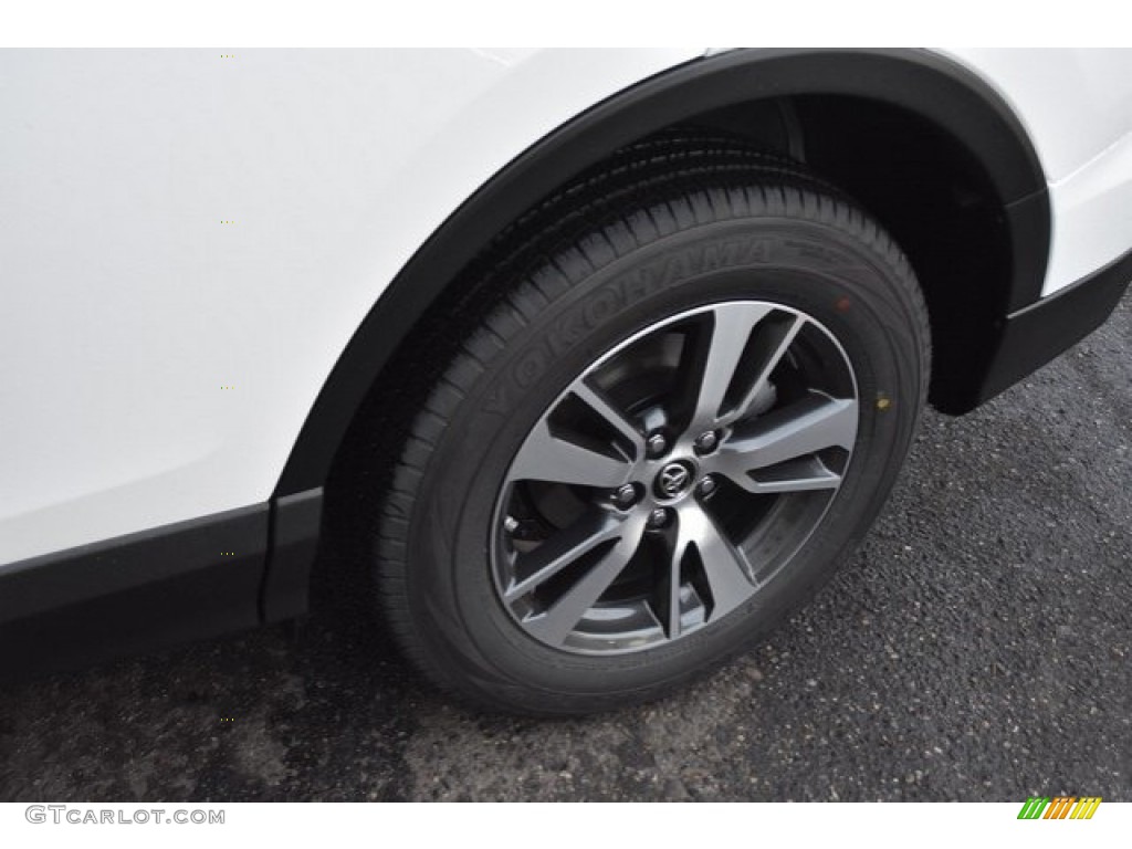 2018 RAV4 XLE - Super White / Black photo #33