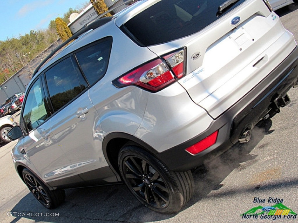 2018 Escape SE 4WD - Ingot Silver / Charcoal Black photo #32