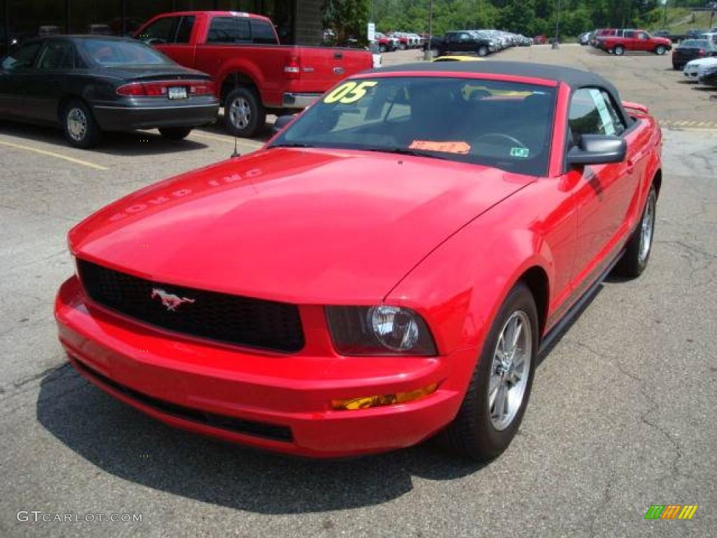 2005 Mustang V6 Premium Convertible - Torch Red / Dark Charcoal photo #11