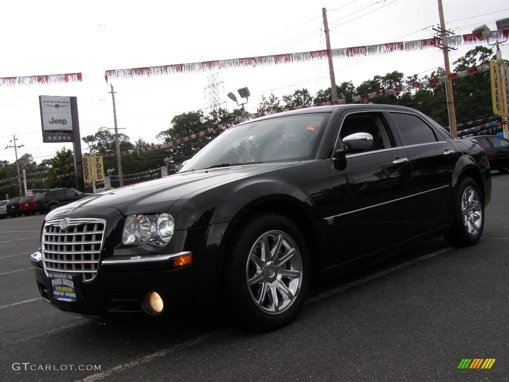 Brilliant Black Crystal Pearl Chrysler 300