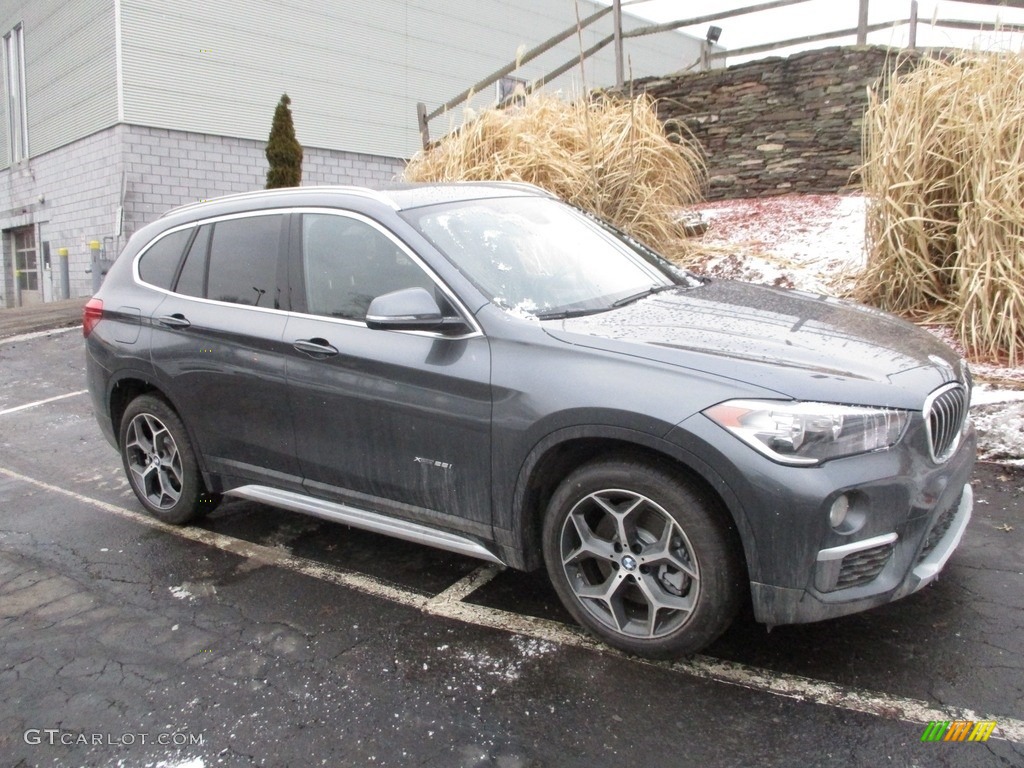 2018 X1 xDrive28i - Mineral Grey Metallic / Black photo #1