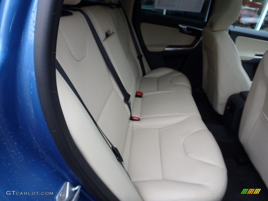 2017 XC60 T6 AWD Inscription - Magic Blue Metallic / Soft Beige photo #15