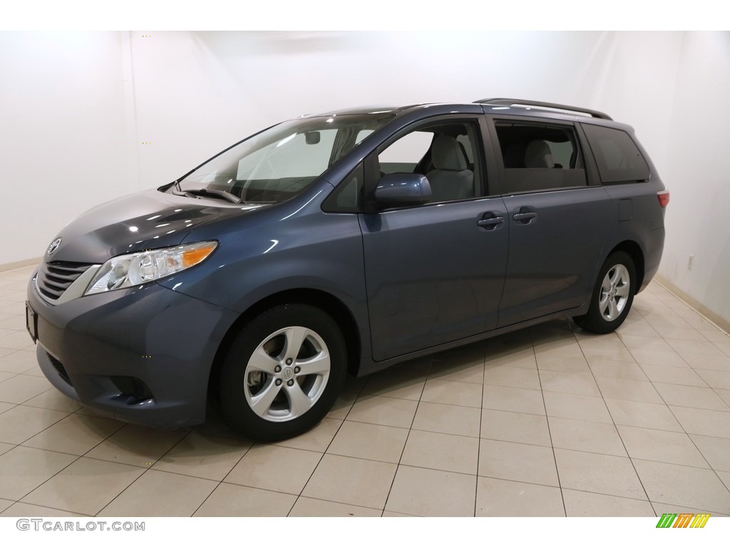 2017 Sienna LE - Shoreline Blue Pearl / Ash photo #3