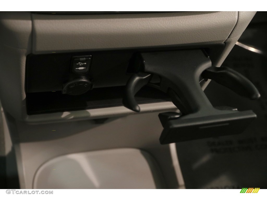 2017 Sienna LE - Shoreline Blue Pearl / Ash photo #11