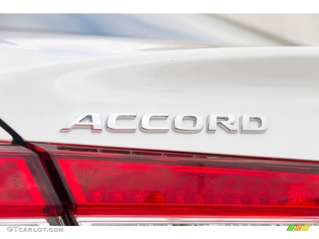 2018 Accord Touring Sedan - White Orchid Pearl / Ivory photo #3