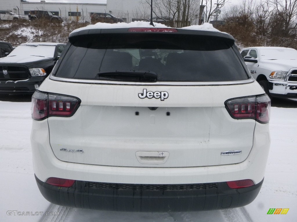 2018 Compass Latitude 4x4 - White / Black photo #4