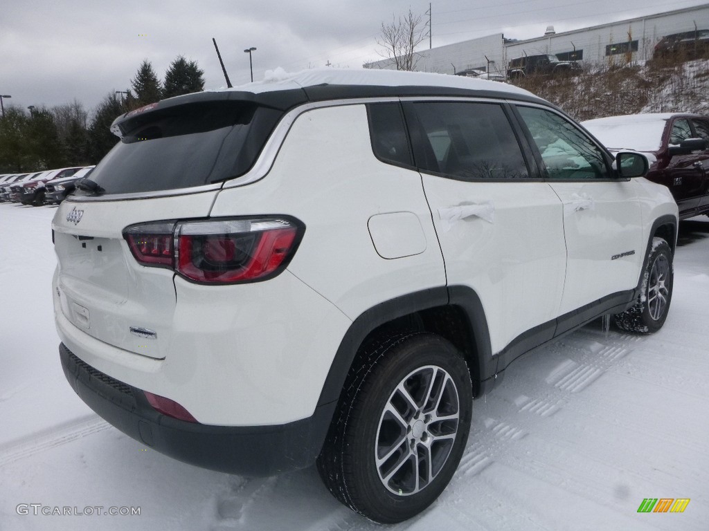 2018 Compass Latitude 4x4 - White / Black photo #5