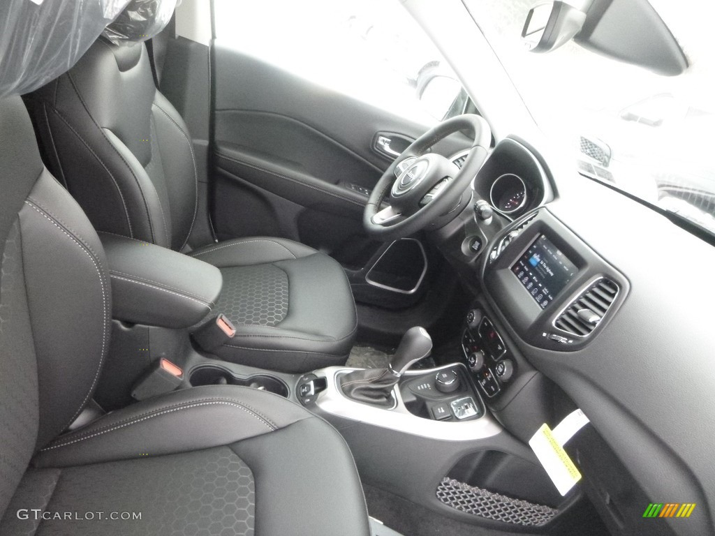 2018 Compass Latitude 4x4 - White / Black photo #9