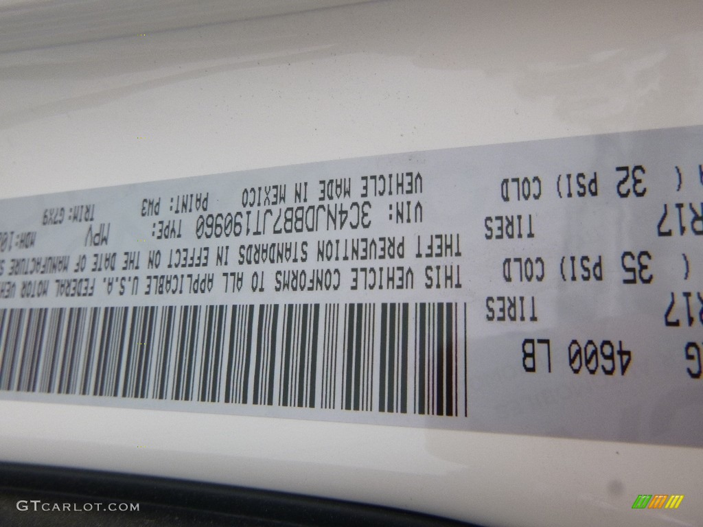 2018 Compass Latitude 4x4 - White / Black photo #12