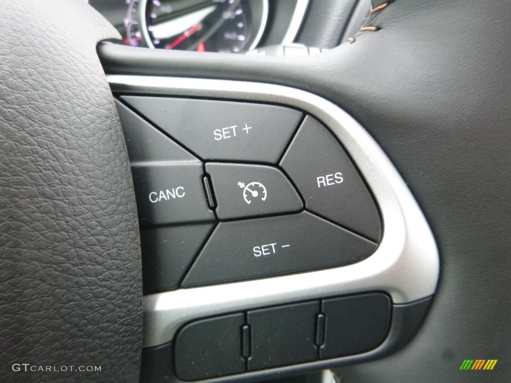 2018 Compass Latitude 4x4 - White / Black photo #16