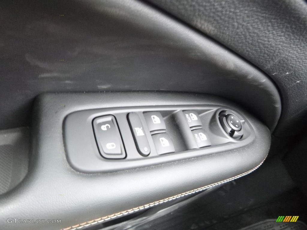 2018 Compass Latitude 4x4 - White / Black photo #19