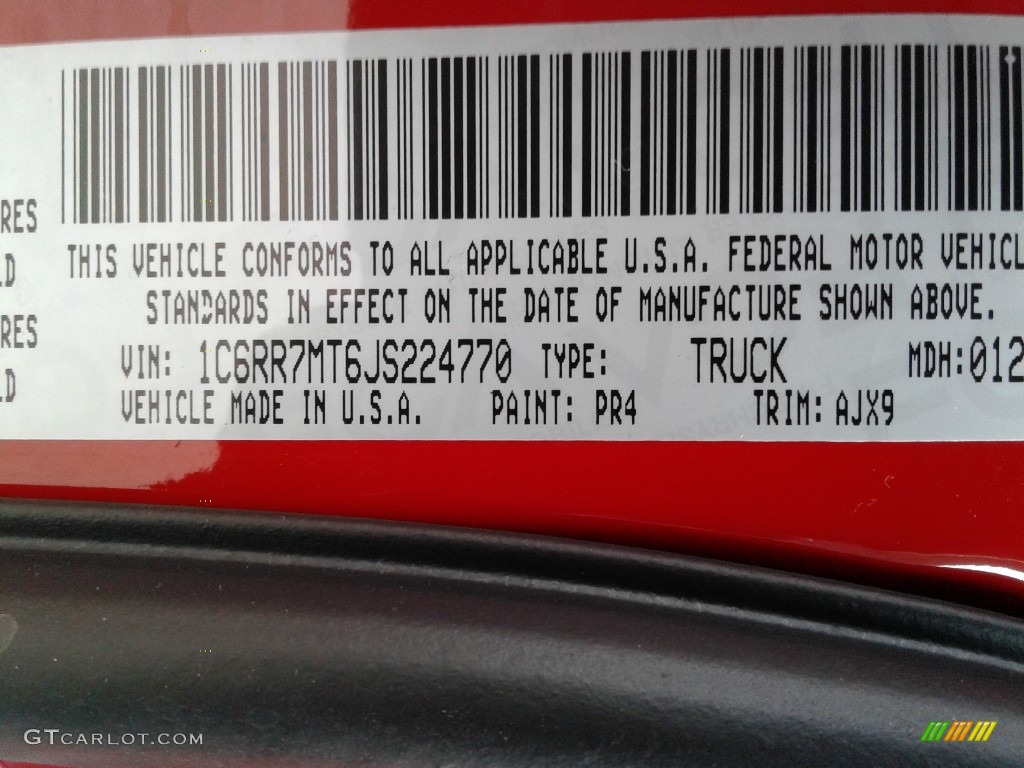 2018 1500 Sport Crew Cab 4x4 - Flame Red / Black photo #33