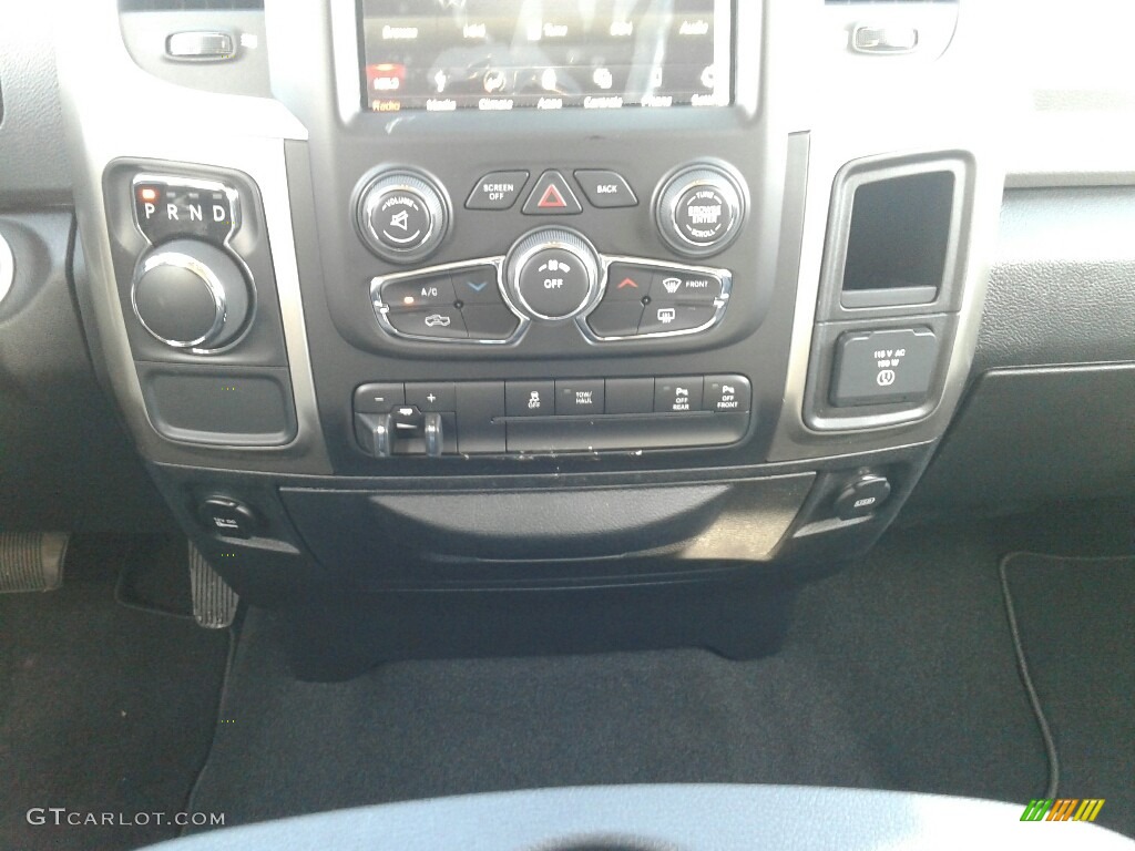 2018 1500 Big Horn Crew Cab - Bright White / Black/Diesel Gray photo #16