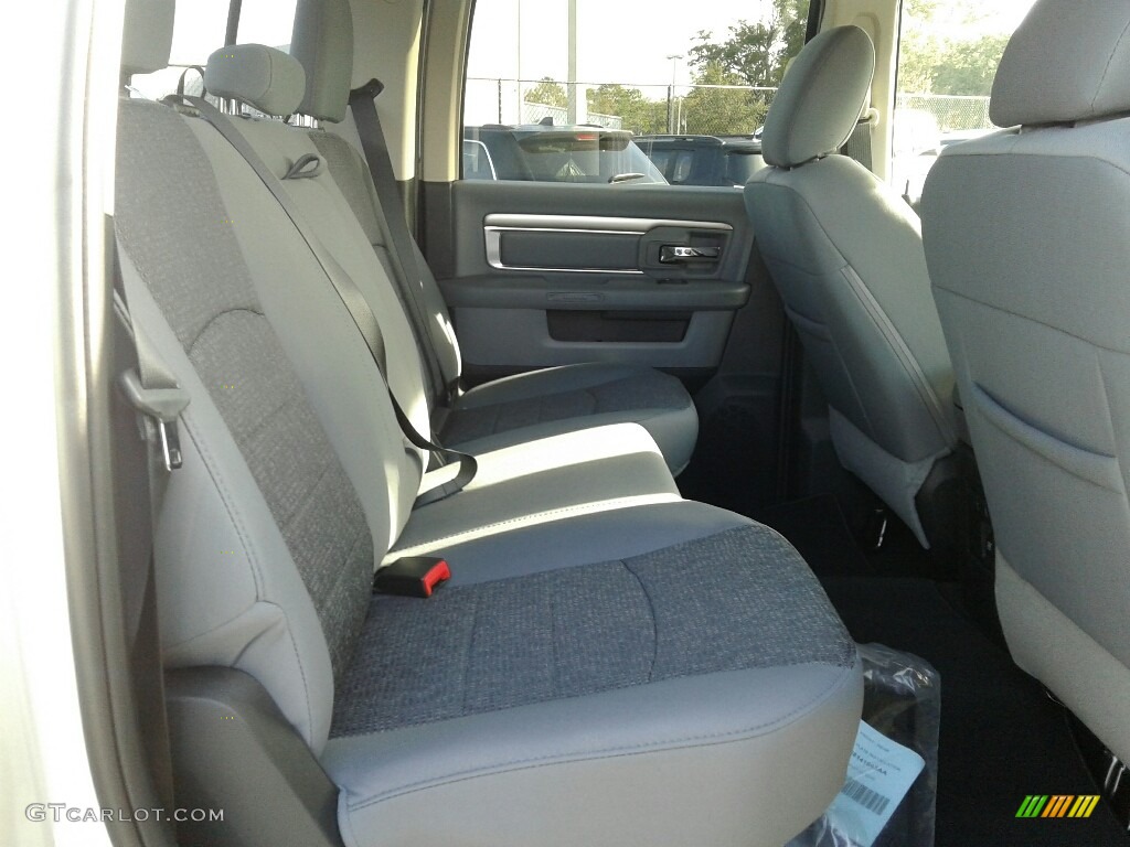 2018 1500 Big Horn Crew Cab - Bright Silver Metallic / Black/Diesel Gray photo #11