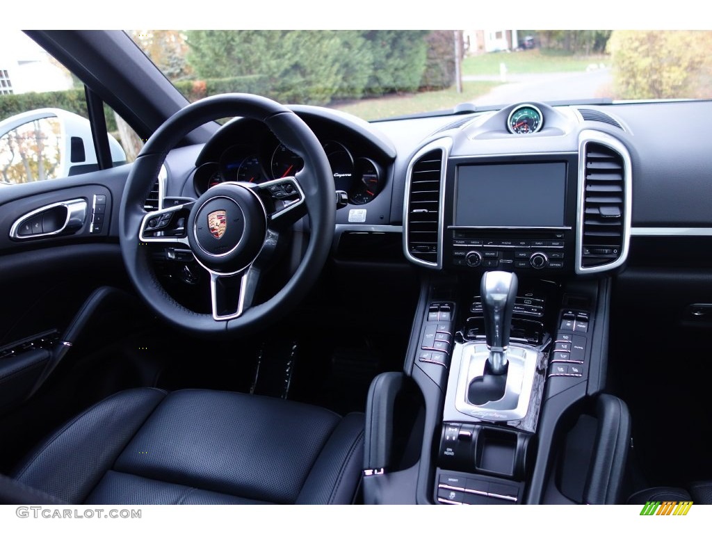 2015 Porsche Cayenne Diesel Black Dashboard Photo #125321724