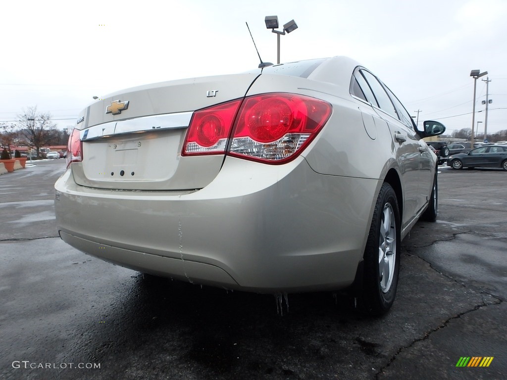 2016 Cruze Limited LT - Champagne Silver Metallic / Jet Black photo #9