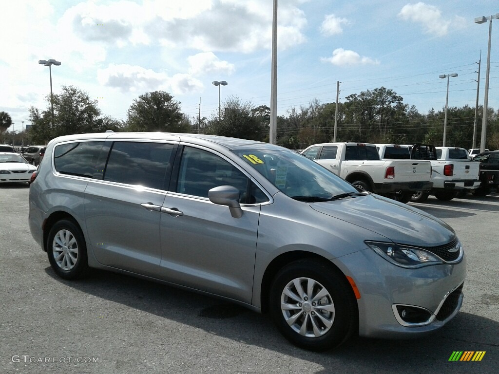 2018 Pacifica Touring Plus - Billet Silver Metallic / Black/Alloy photo #8