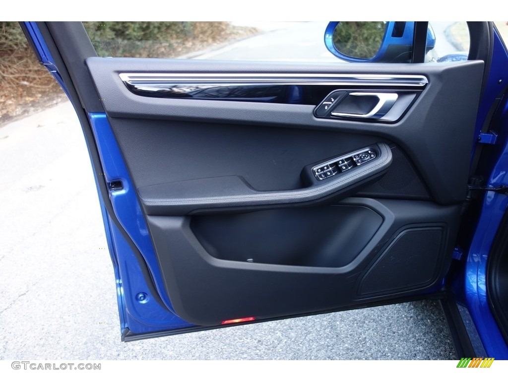 2017 Porsche Macan Standard Macan Model Black w/Alcantara Door Panel Photo #125326064