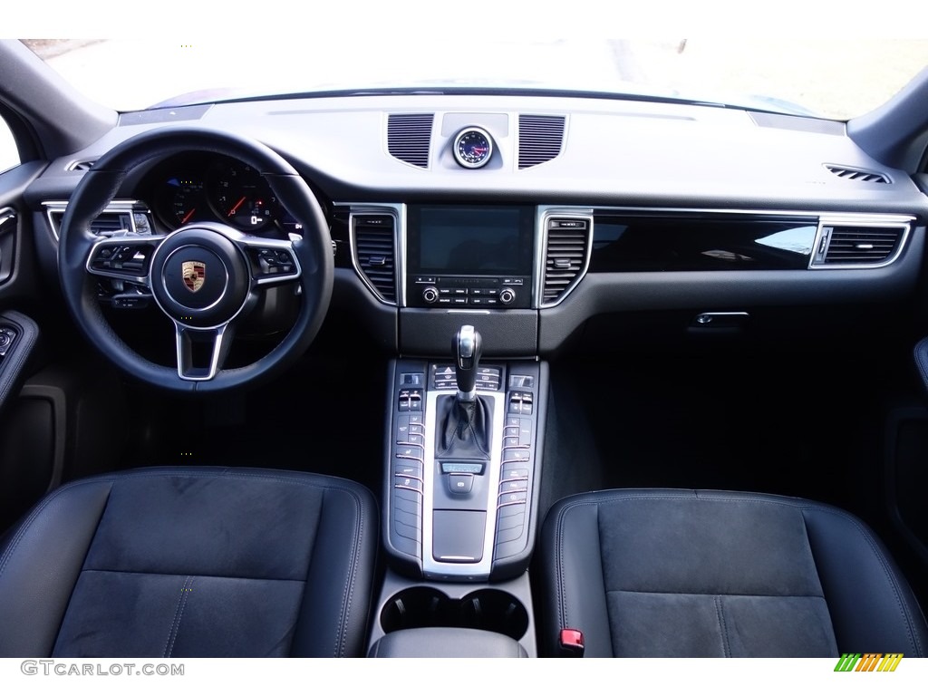 2017 Porsche Macan Standard Macan Model Dashboard Photos