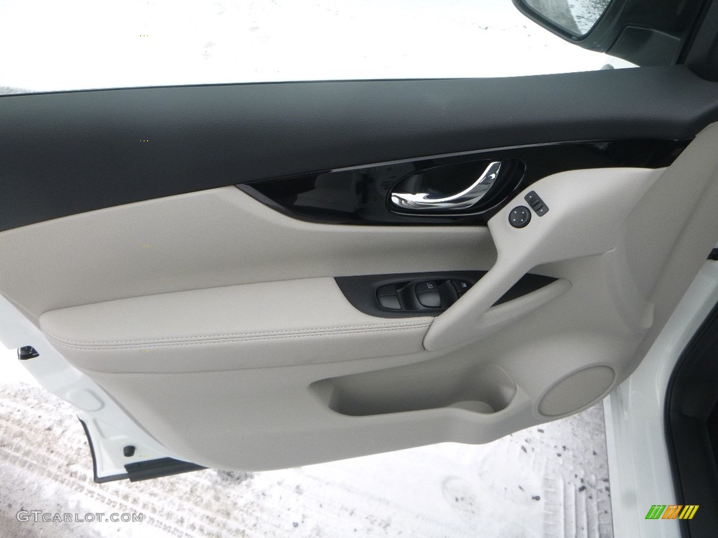 2018 Nissan Rogue Sport SV AWD Door Panel Photos