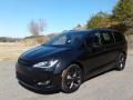 2018 Brilliant Black Crystal Pearl Chrysler Pacifica Limited  photo #2