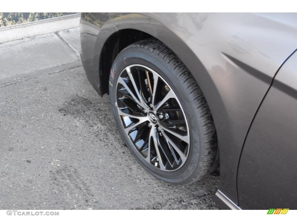 2018 Camry SE - Predawn Gray Mica / Black photo #20