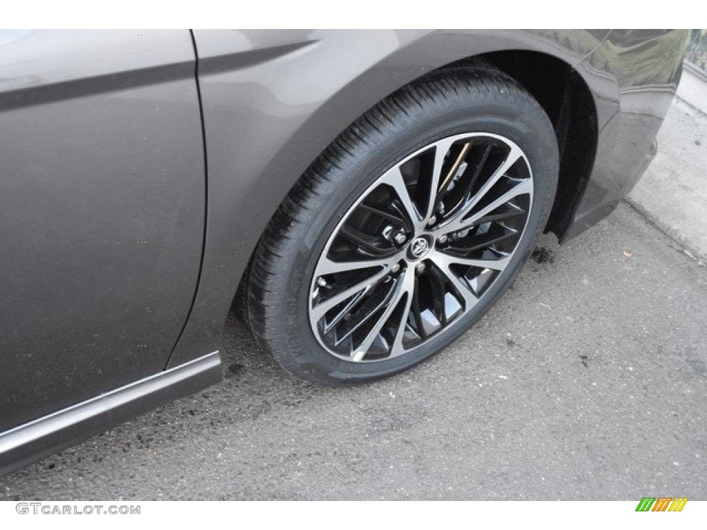 2018 Camry SE - Predawn Gray Mica / Black photo #23