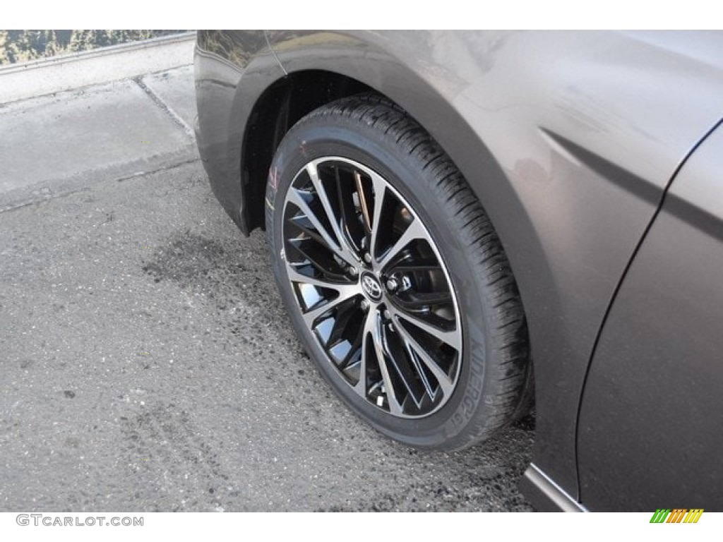 2018 Camry SE - Predawn Gray Mica / Black photo #31