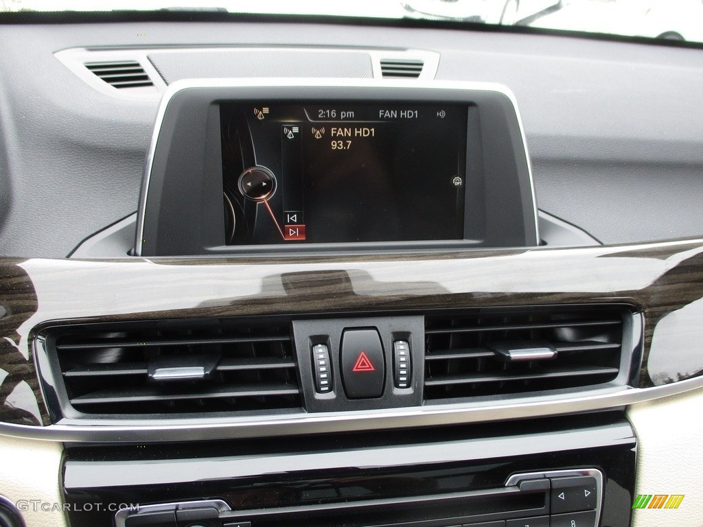 2017 X1 xDrive28i - Mediterranean Blue Metallic / Canberra Beige photo #17