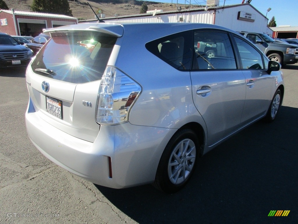 2014 Prius v Two - Classic Silver Metallic / Misty Gray photo #7