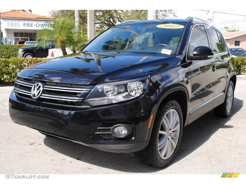 2012 Tiguan SE 4Motion - Deep Black Metallic / Beige photo #5