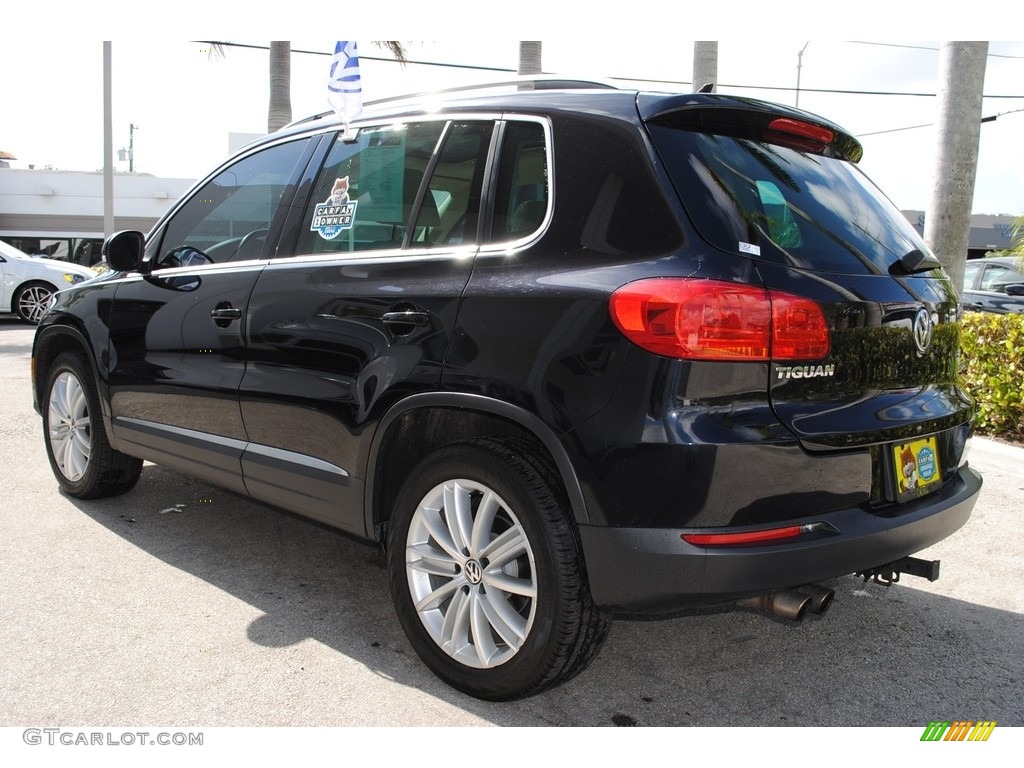 2012 Tiguan SE 4Motion - Deep Black Metallic / Beige photo #7