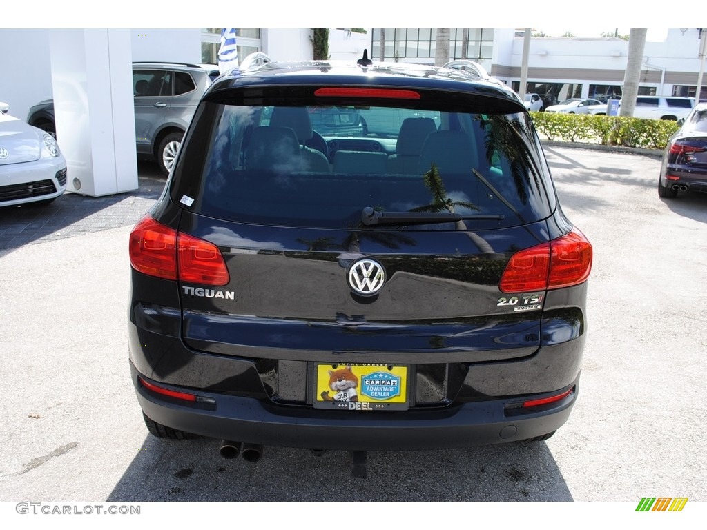 2012 Tiguan SE 4Motion - Deep Black Metallic / Beige photo #8