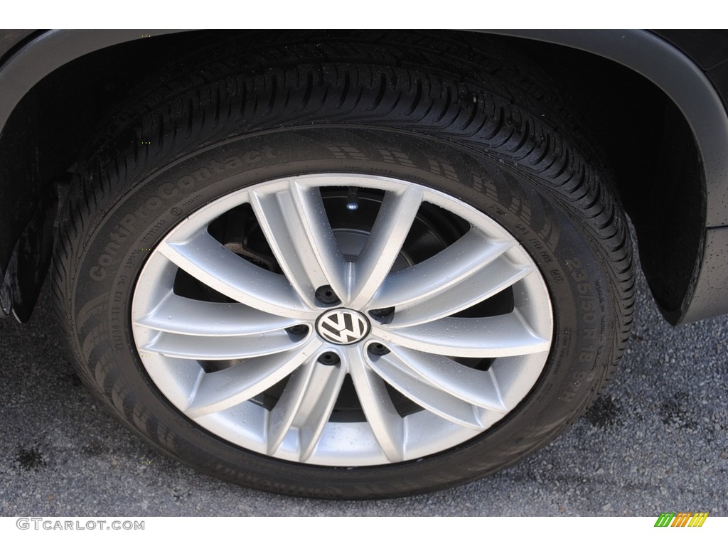 2012 Tiguan SE 4Motion - Deep Black Metallic / Beige photo #10