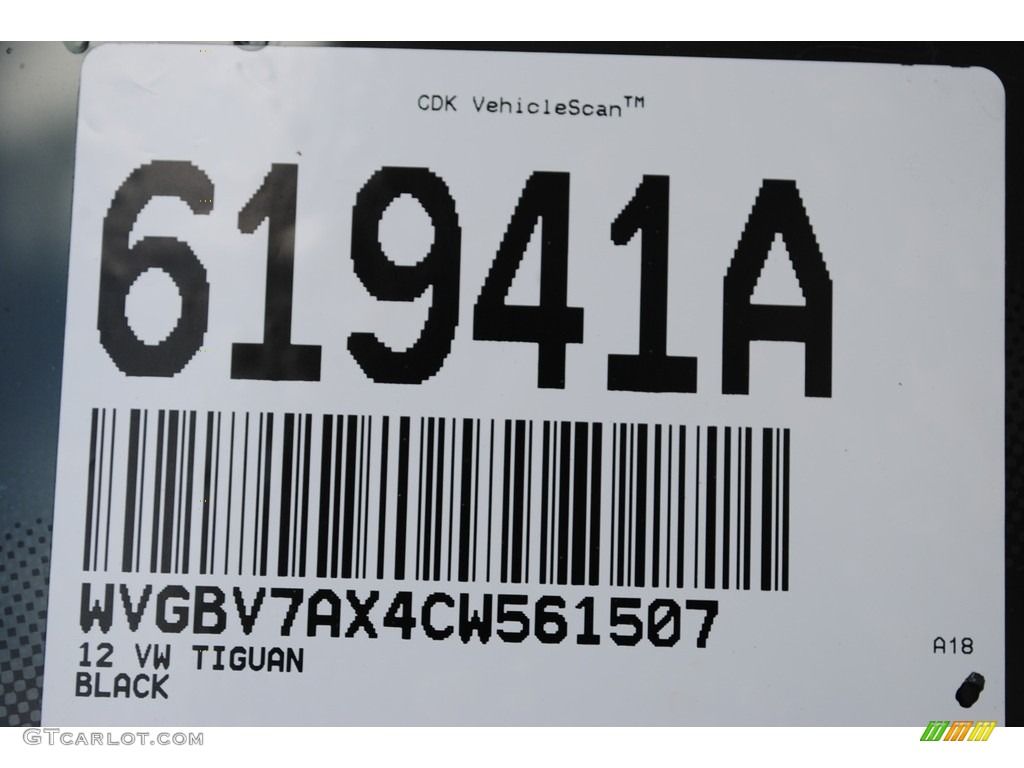 2012 Tiguan SE 4Motion - Deep Black Metallic / Beige photo #20