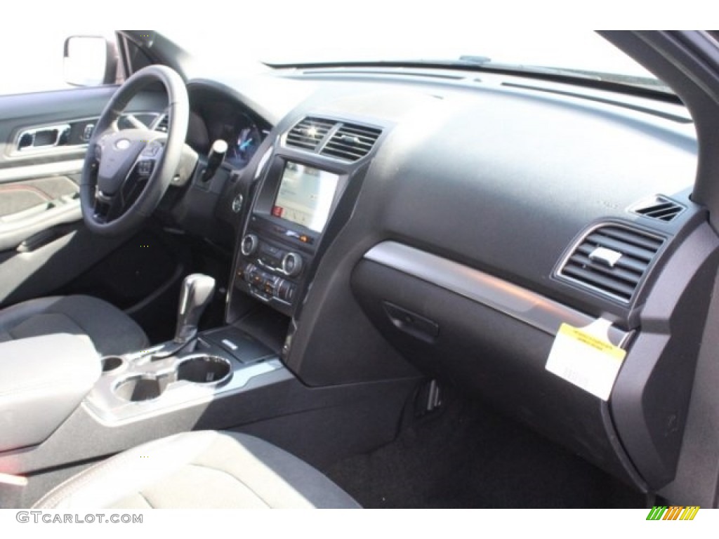 2018 Explorer XLT - Magnetic Metallic / Ebony Black photo #36