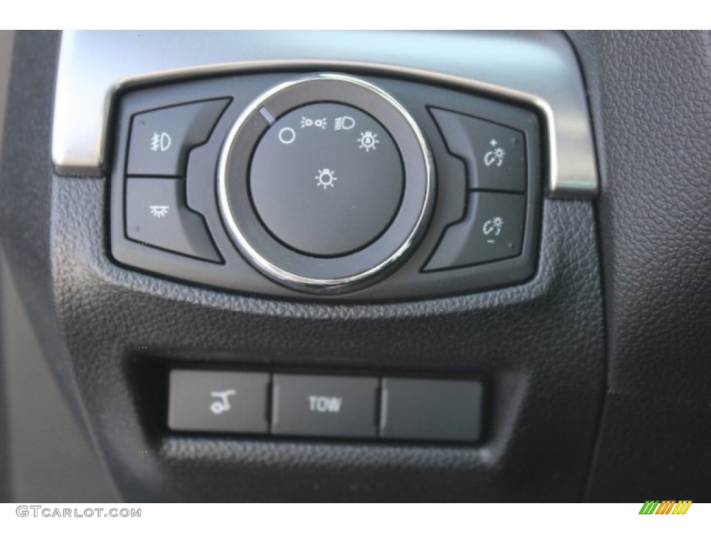 2018 Explorer XLT - White Platinum / Ebony Black photo #22