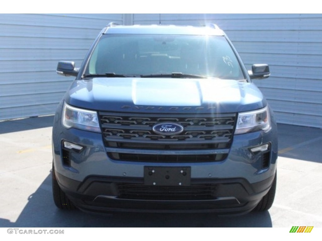 2018 Explorer XLT - Blue Metallic / Ebony Black photo #2
