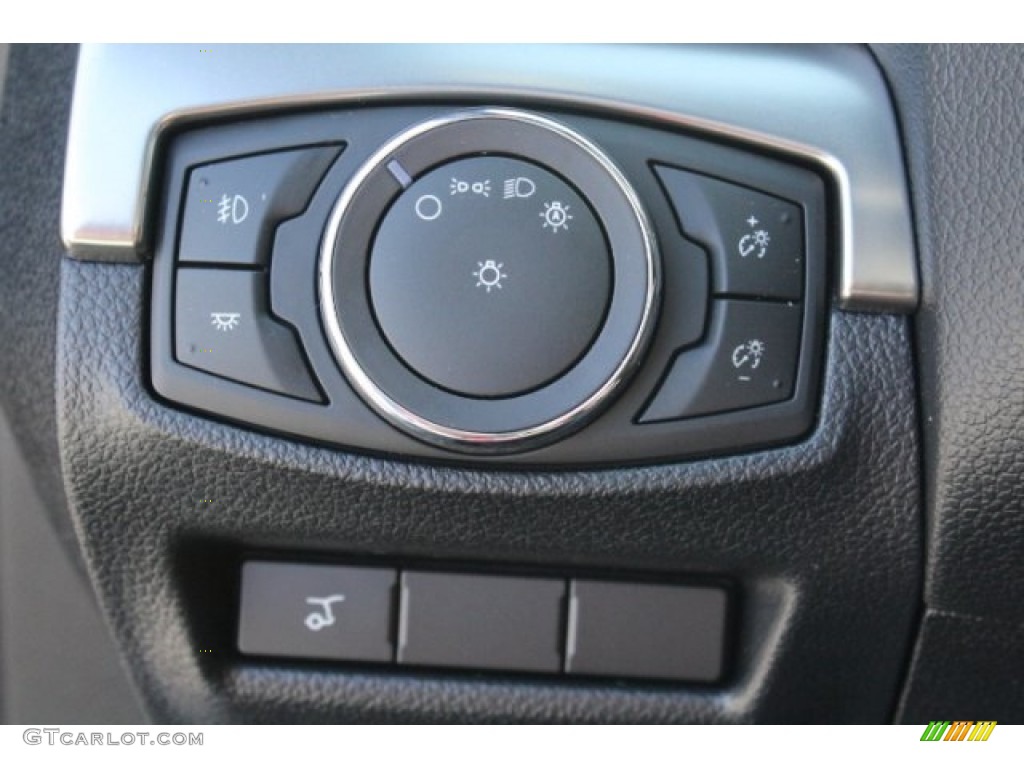 2018 Explorer XLT - Blue Metallic / Ebony Black photo #24
