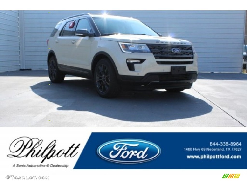 2018 Explorer XLT - Platinum Dune / Ebony Black photo #1