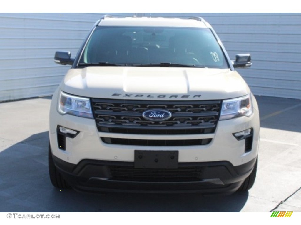 2018 Explorer XLT - Platinum Dune / Ebony Black photo #2