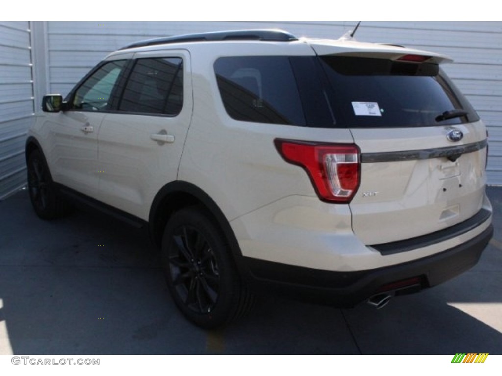 2018 Explorer XLT - Platinum Dune / Ebony Black photo #7