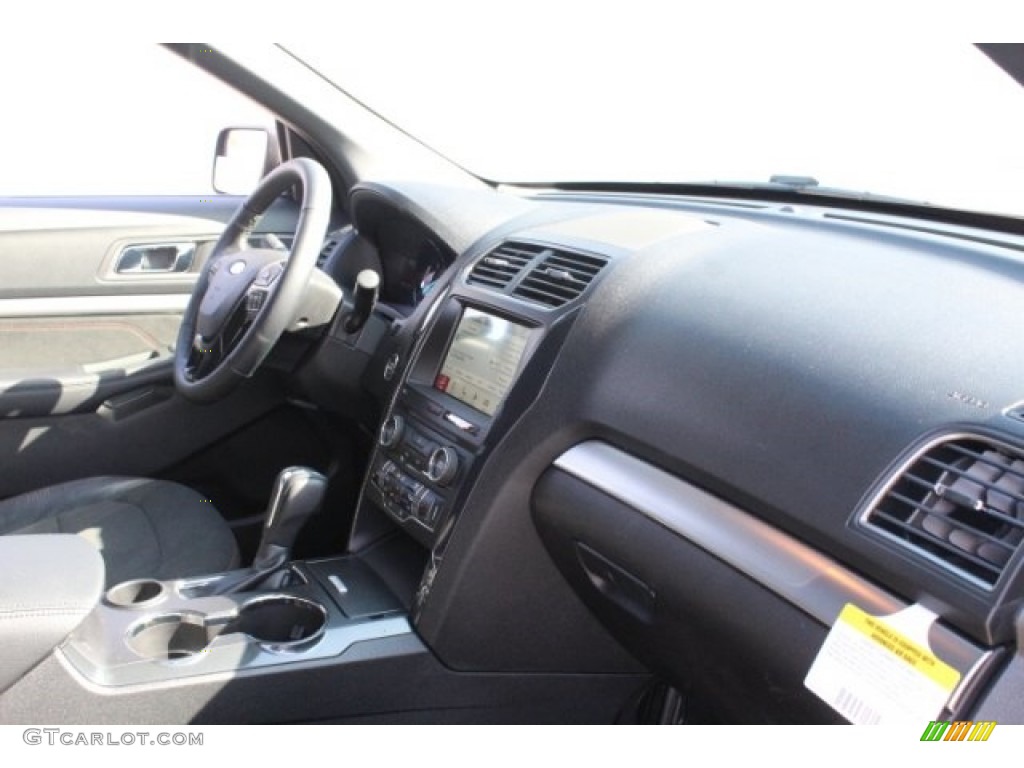 2018 Explorer XLT - Magnetic Metallic / Ebony Black photo #32