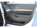 2018 White Platinum Ford Explorer XLT  photo #34