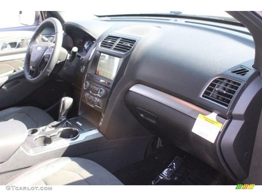 2018 Explorer XLT - White Platinum / Ebony Black photo #35