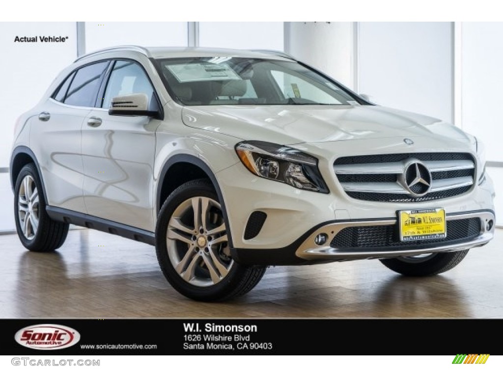 2018 GLA 250 - Cirrus White / Black photo #1