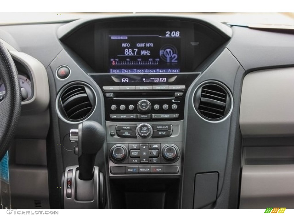 2015 Pilot LX - Alabaster Silver Metallic / Gray photo #32